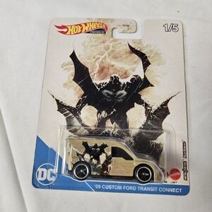 Hot Wheels Premium 2022 Batman '09 Custom‎ Ford Transit Connect 1/5 Real Riders